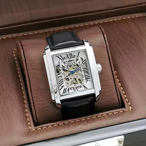 Orologio meccanico scheletro